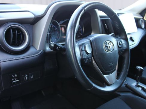 Used 2018 Toyota RAV4 XLE image 14