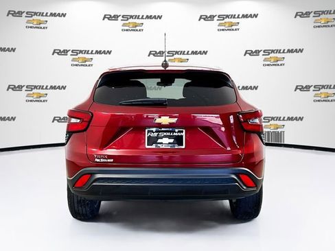 Used 2024 Chevrolet Trax LS w/ LS Convenience Package FWD image 6