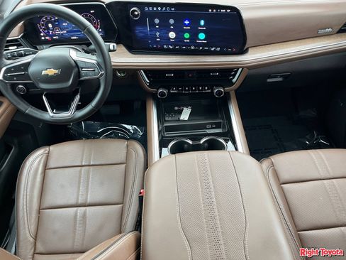 Used 2025 Chevrolet Suburban High Country AWD/4WD image 15