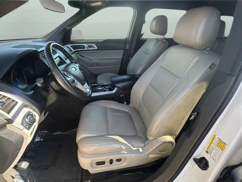 Used 2014 Ford Explorer XLT w/ Equipment Group 202A AWD/4WD image 23