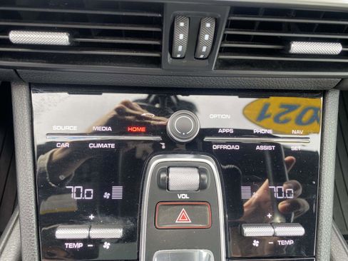 Used 2021 Porsche Cayenne image 27