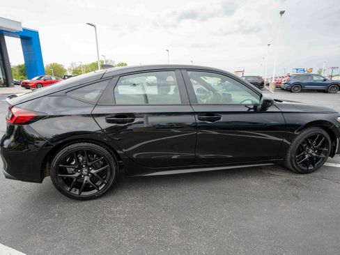 Used 2025 Honda Civic Sport image 6