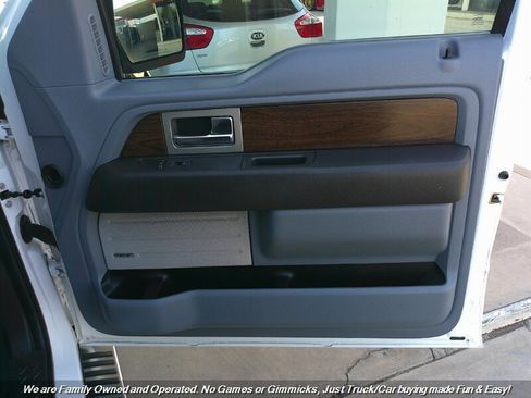 Used 2014 Ford F150 Lariat w/ Lariat Chrome Package image 28