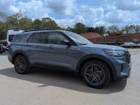 New 2026 Ford Explorer ST-Line w/ ST-Line Street Pack RWD image 2