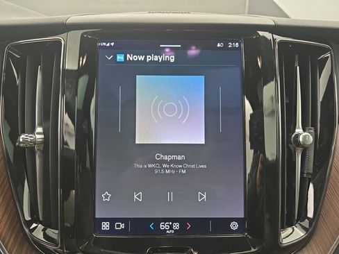 Used 2023 Volvo XC60 B5 Plus image 29