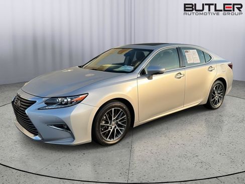 Used 2016 Lexus ES 350 w/ Luxury Package w/Wood Trim FWD image 1