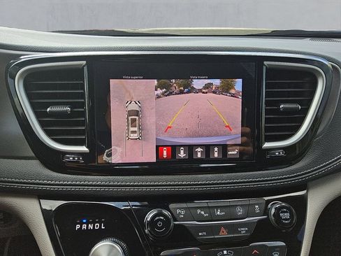 Used 2023 Chrysler Pacifica Touring-L image 20