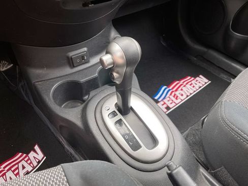 Used 2017 Nissan Versa SV FWD image 15