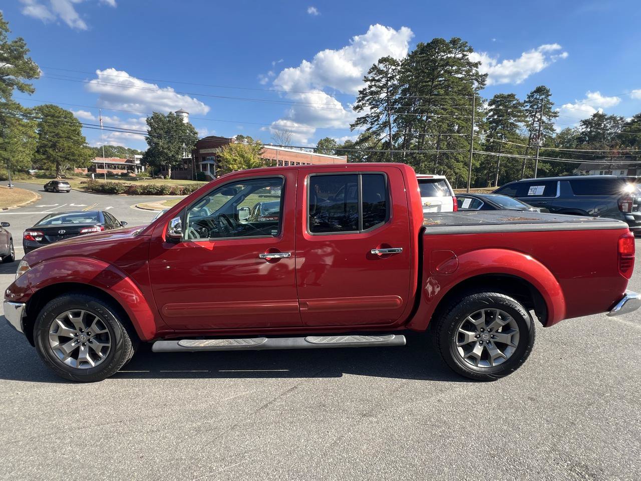 Used 2016 Nissan Frontier SL w/ Moonroof Package RWD image 2