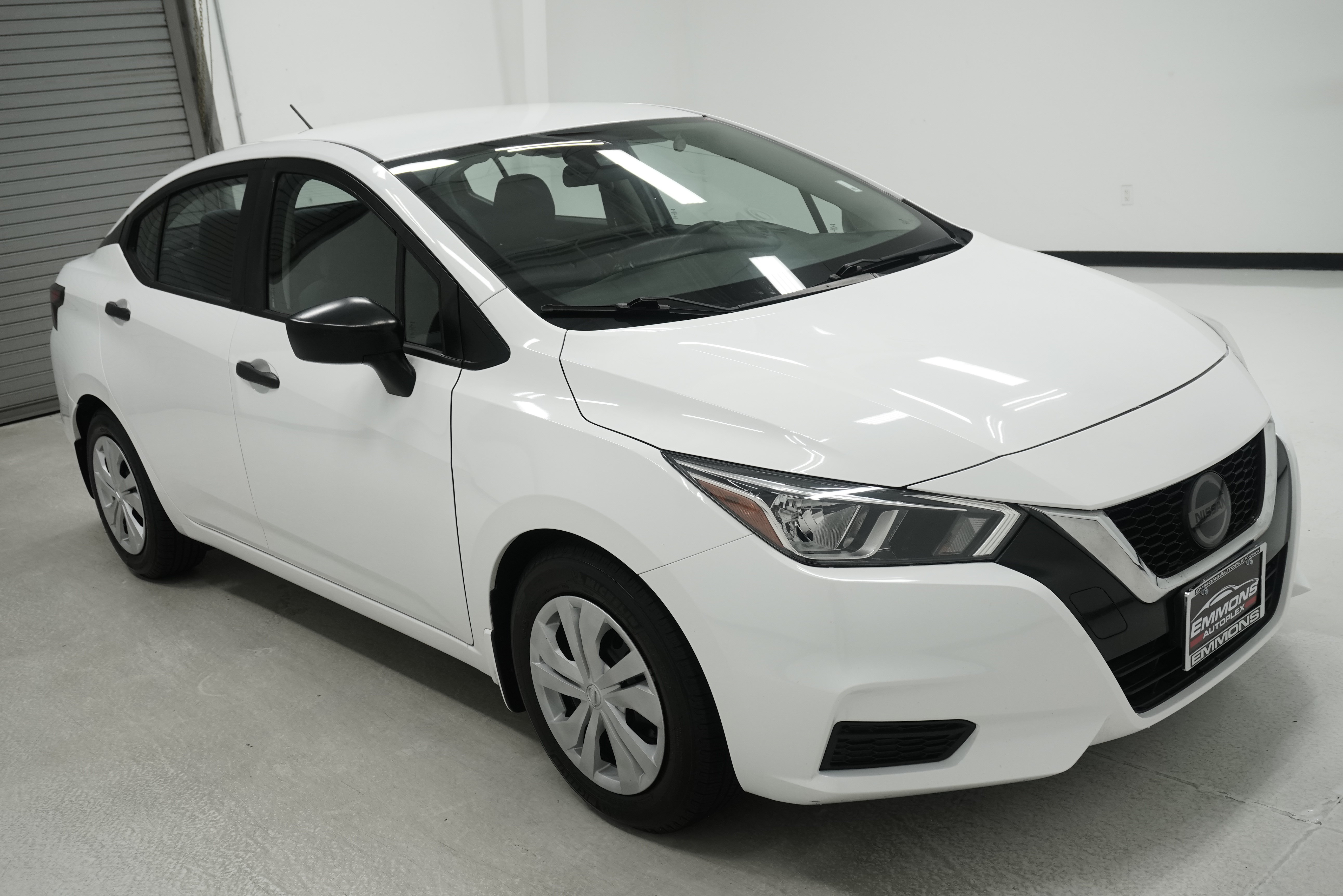 Used 2020 Nissan Versa S FWD image 3
