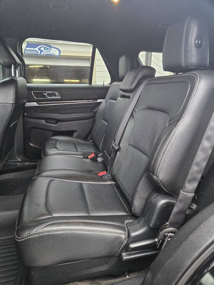 Used 2018 Ford Explorer Limited w/ Equipment Group 301A AWD/4WD image 9