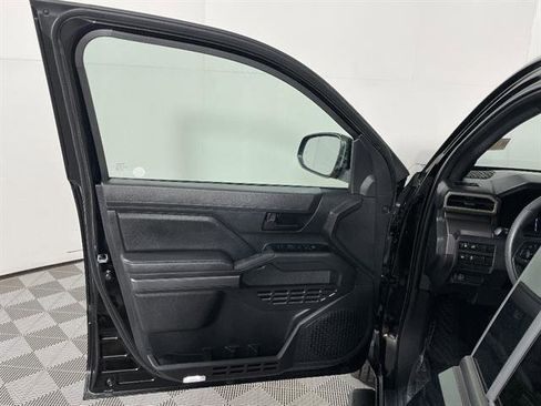 Certified 2025 Toyota Tacoma SR5 w/ SR5 Upgrade Package AWD/4WD image 19