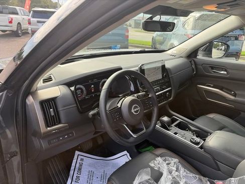 Used 2024 Nissan Pathfinder Platinum AWD/4WD image 26
