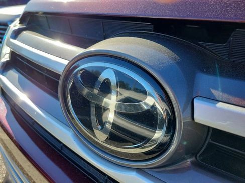 Used 2019 Toyota Highlander XLE image 11