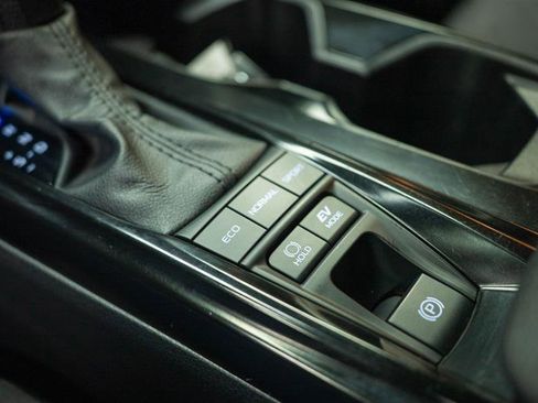 Used 2025 Toyota Camry SE image 22