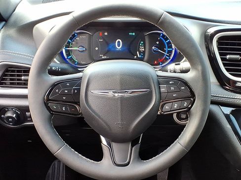 Certified 2023 Chrysler Pacifica Touring-L w/ S Appearance Package FWD image 23