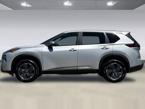 Used 2025 Nissan Rogue SV FWD image 2