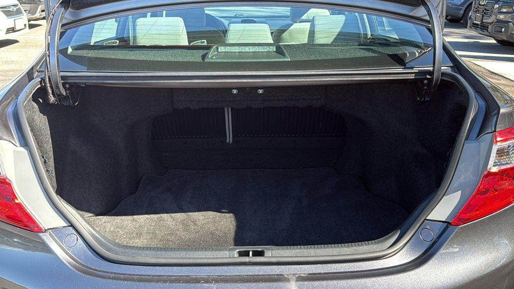 Used 2014 Toyota Camry LE FWD image 25