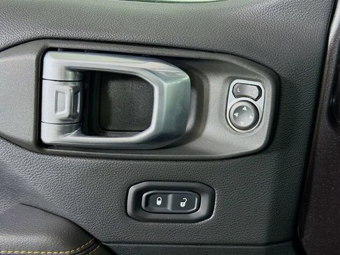 Used 2021 Jeep Wrangler Unlimited Sahara AWD/4WD image 17