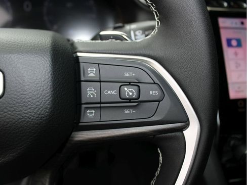 New 2025 Jeep Grand Cherokee Limited w/ Luxury Tech Group II image 14