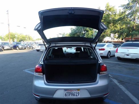 Used 2011 Volkswagen Golf 4-Door image 10