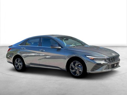 New 2026 Hyundai Elantra SEL Sport image 10