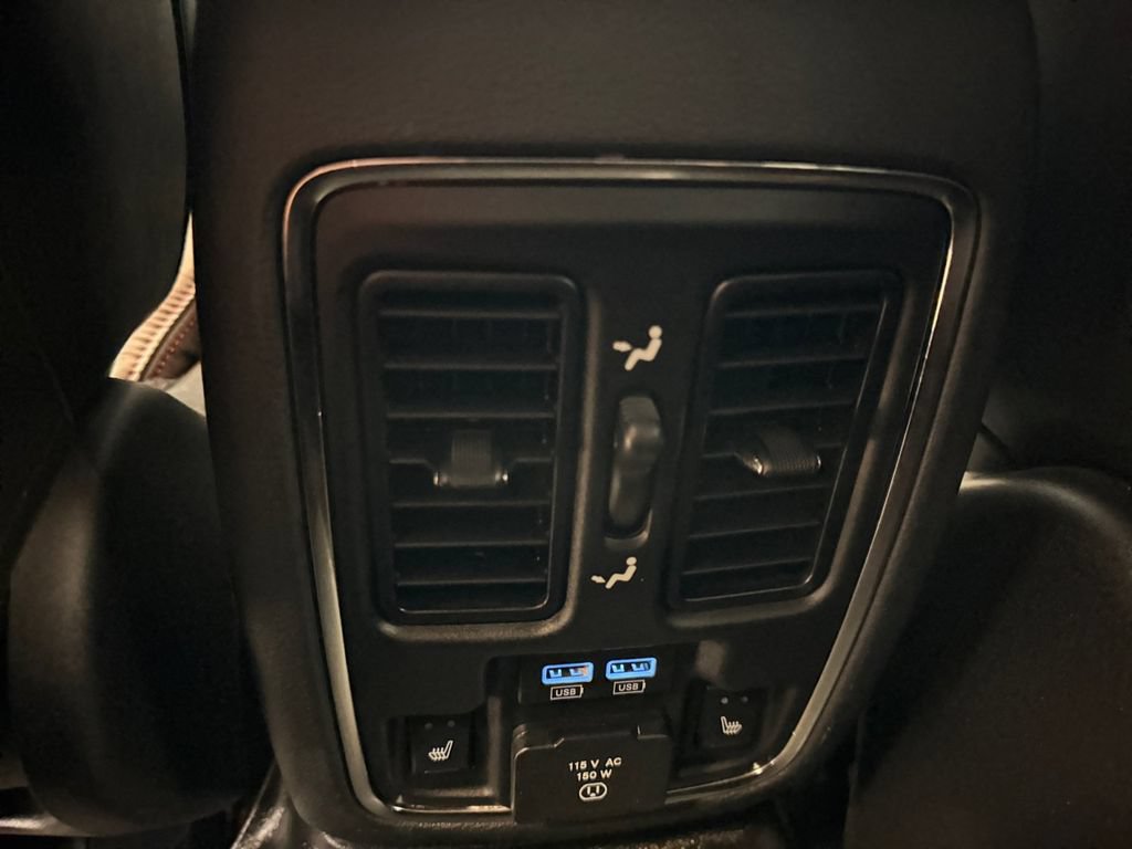 Used 2017 Jeep Grand Cherokee Trailhawk w/ Trailhawk Luxury Group AWD/4WD image 24