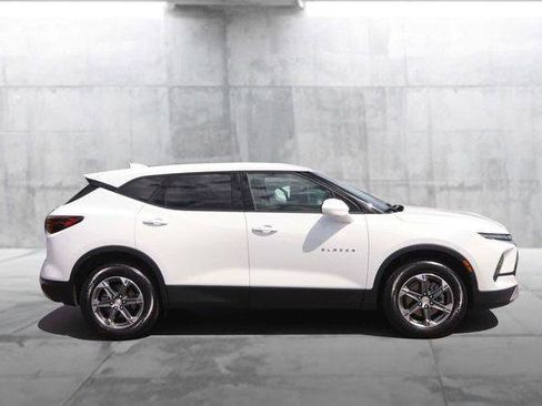 Used 2025 Chevrolet Blazer LT AWD/4WD image 5