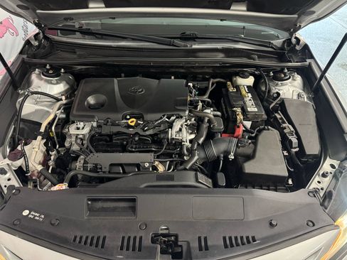 Used 2020 Toyota Camry SE FWD image 6