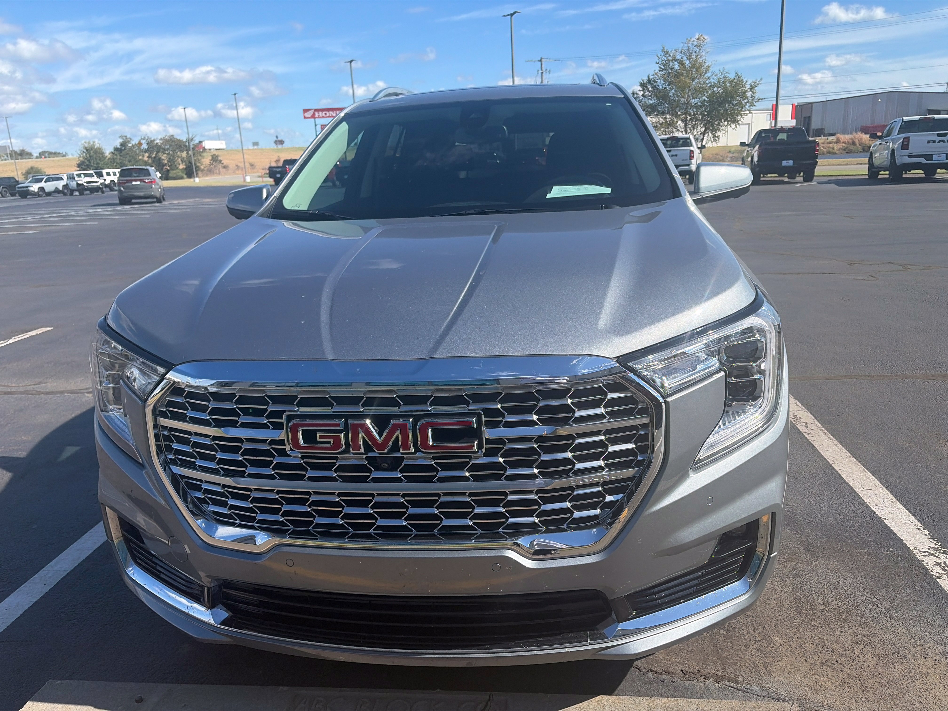 Used 2024 GMC Terrain Denali w/ Denali Premium Package AWD/4WD image 2