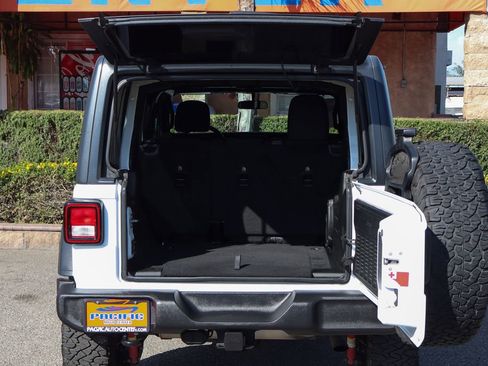 Used 2018 Jeep Wrangler Unlimited Sport S image 8