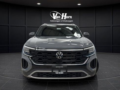 Used 2024 Volkswagen Atlas Cross Sport SE w/ Panoramic Sunroof Package AWD/4WD image 2
