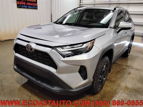 Used 2025 Toyota RAV4 XLE w/ Convenience Package FWD image 4