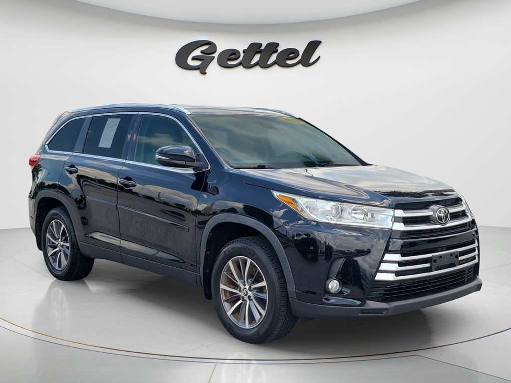 Used 2019 Toyota Highlander XLE AWD/4WD image 3