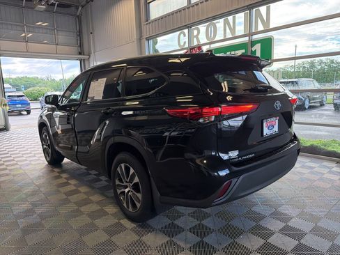 Used 2023 Toyota Highlander XLE AWD/4WD image 4