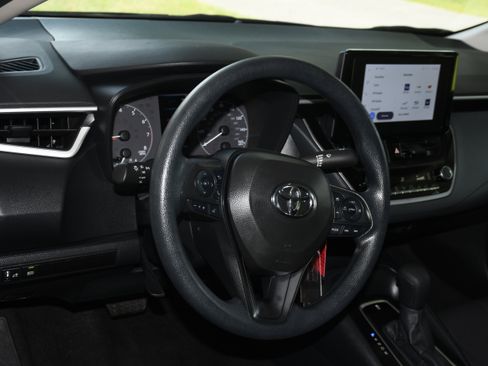 Used 2025 Toyota Corolla LE image 8