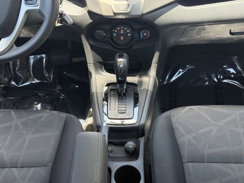 Used 2013 Ford Fiesta SE w/ Super Fuel Economy Pkg FWD image 18