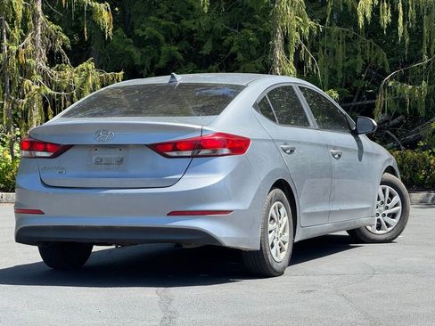 Used 2017 Hyundai Elantra SE FWD image 3