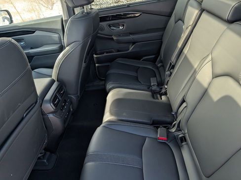 Used 2025 Honda Pilot Touring image 21