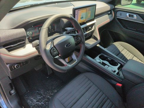 Used 2026 Ford Explorer ST-Line w/ ST-Line Street Pack RWD image 17