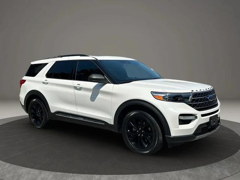 Used 2020 Ford Explorer XLT w/ Equipment Group 202A RWD image 1