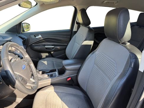 Used 2018 Ford Escape SE w/ SE Sport Appearance Package image 9