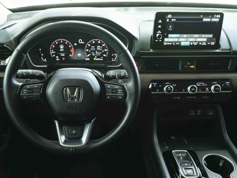 Used 2025 Honda Pilot Elite image 20