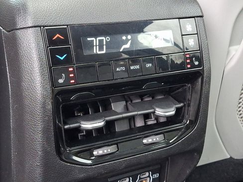 Certified 2023 Jeep Grand Cherokee L Overland image 13