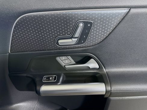 Used 2025 Mercedes-Benz GLA 250 image 31