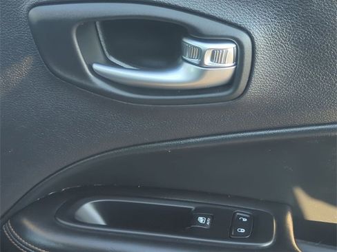 Used 2018 Jeep Compass Limited image 27