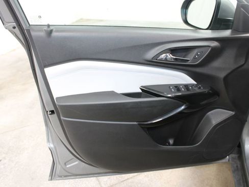 Used 2025 Chevrolet Trax LT image 14