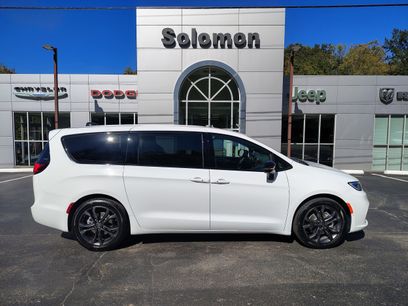 New 2026 Chrysler Pacifica Select