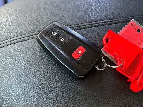 Used 2024 Toyota RAV4 Adventure image 32