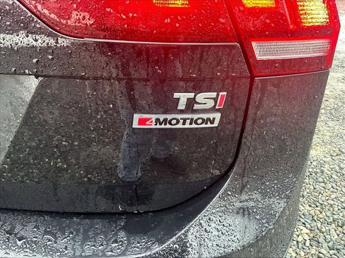 Used 2018 Volkswagen Tiguan S image 8